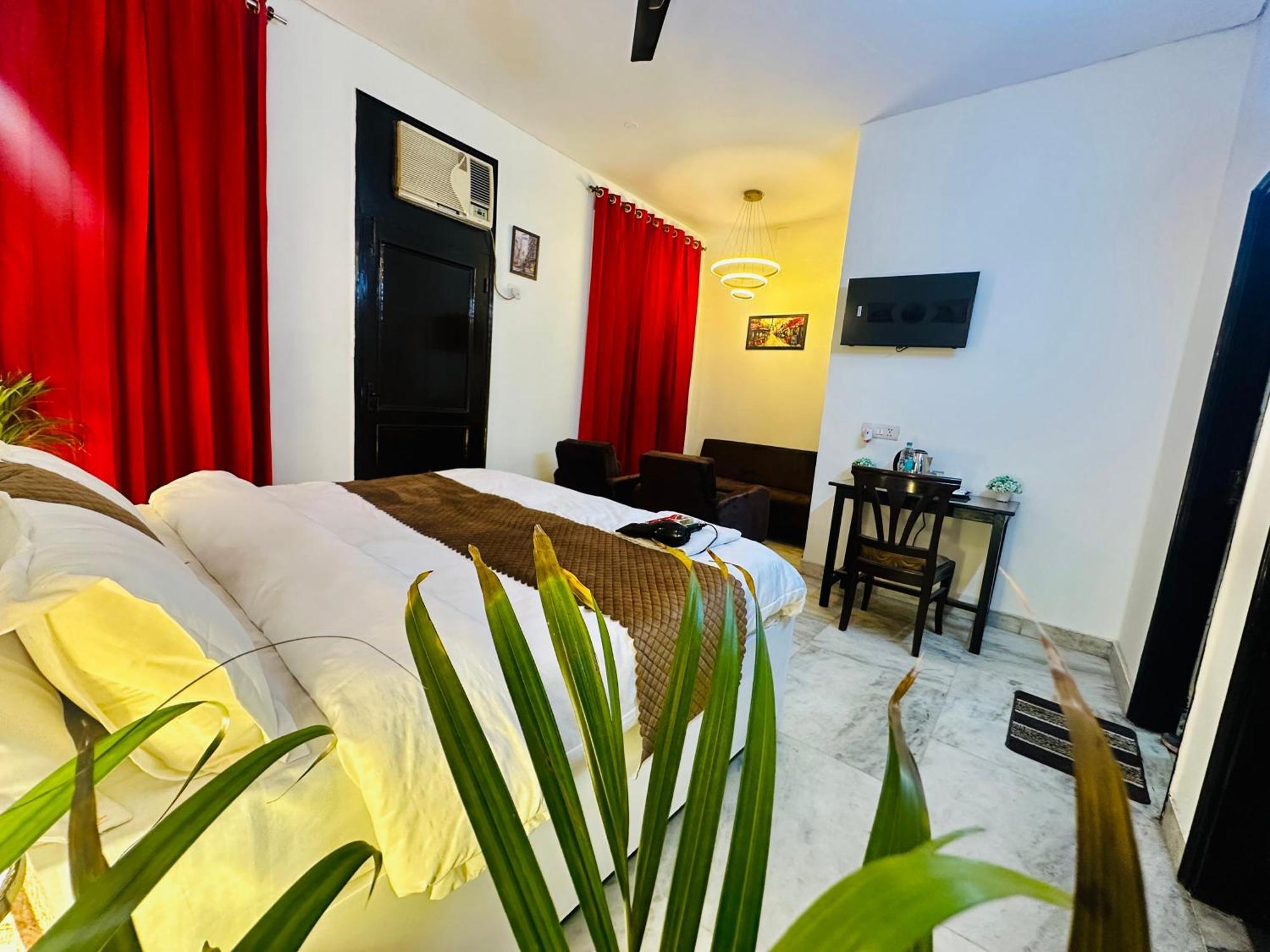 Hotel The White Scent-Near Noida Sector 18 Metro Exterior foto